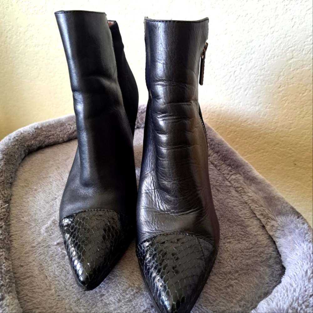 Donald J. Pliner Vaughn heeled ankle boot